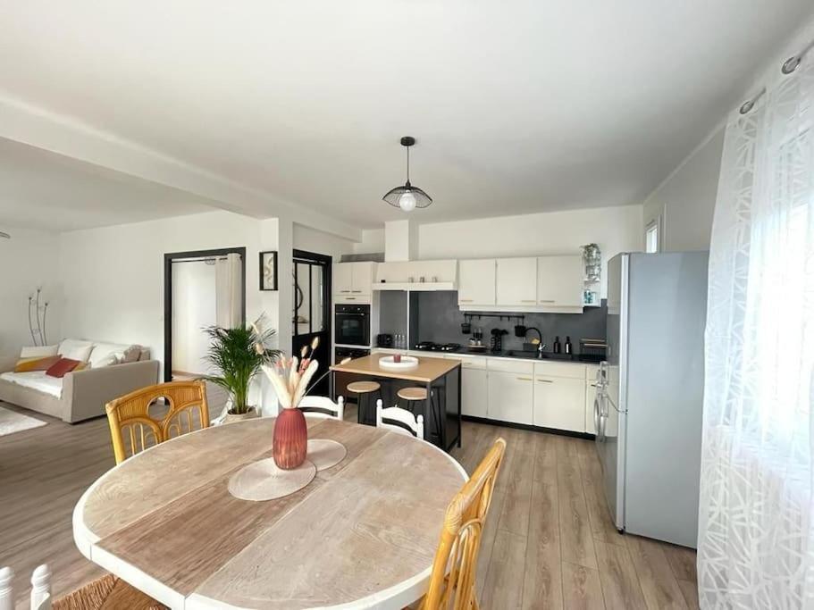 Superbe Appartement Avec Salle De Jeux Vaux-lès-Saint-Claude Kültér fotó